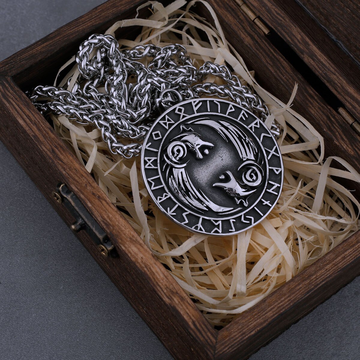 Stainless Steel Vintage Viking Wolf Head Necklace Men's Charm Odin Rune Amulet Wolf Pendant Scandinavian Jewelry as Gift for Men with box