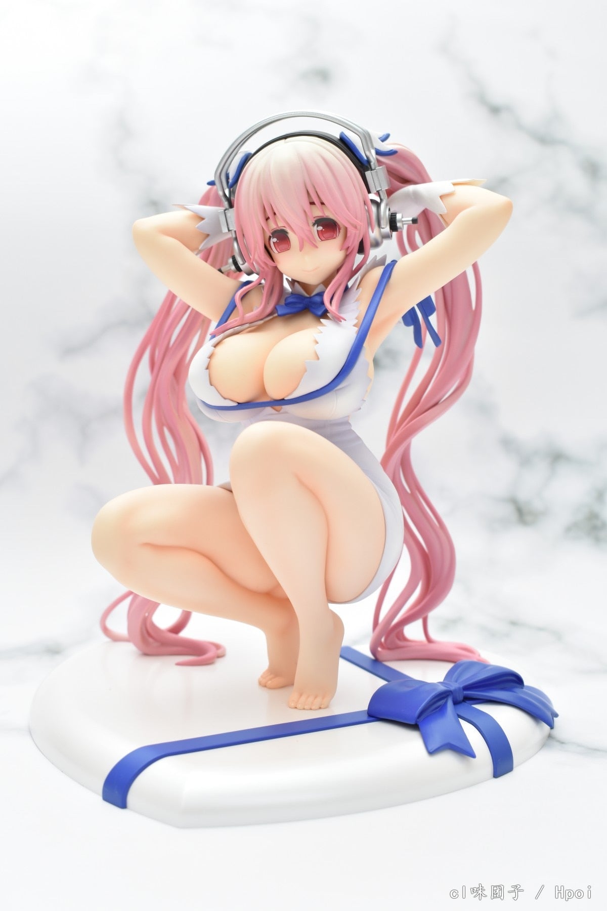 23CM Anime Sexy Cute Figure Anime SUPERSONICO Cospaly Hestia Dungeon Squat Pose Model Dolls Toy Gift BoxCollect PVC Material