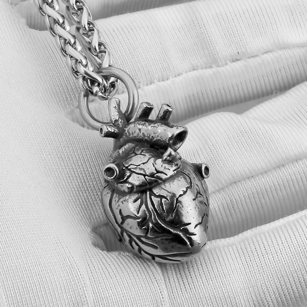 Fashion Minimalist Heart Necklace Men and Women Anatomical Heart Hip Hop Pendant Necklace Vintage Charm Stainless Steel Jewelry Default Title